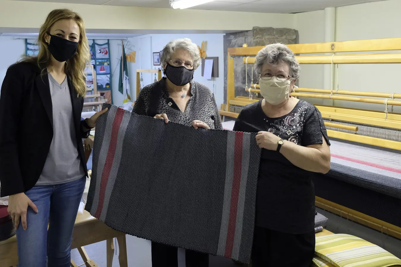 French-Canadian catalogne blankets and woven rugs made from textile waste generated by the production of masks during the pandemic