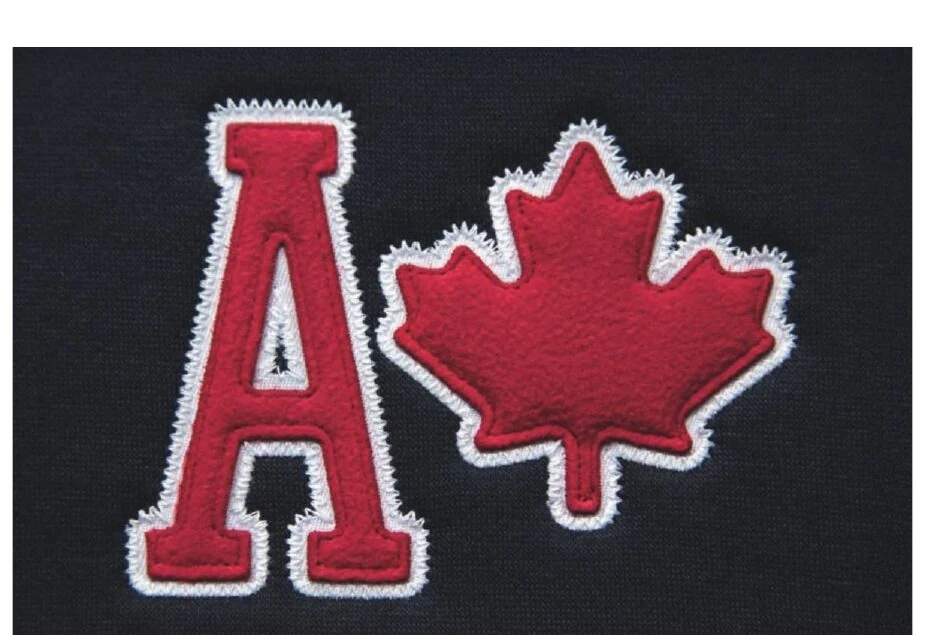 Appliqué double de feutre souple sur twill avec finition zig-zag