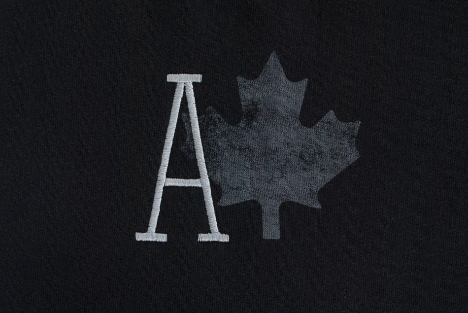 Broderie combinée à une sérigraphie
