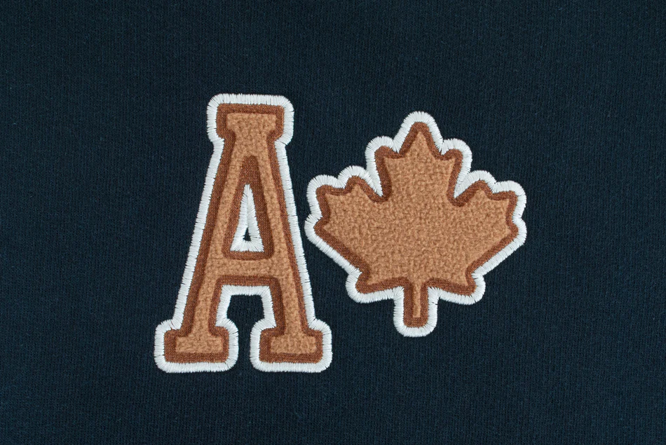 Appliqué simple de feutre souple gravé avec finition satin