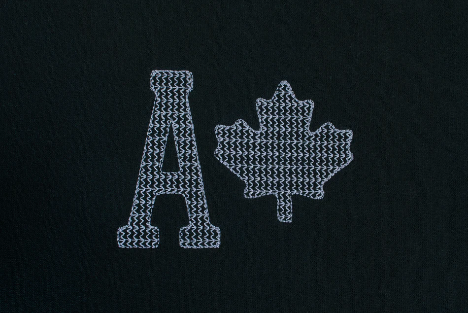 Broderie avec motif en W
