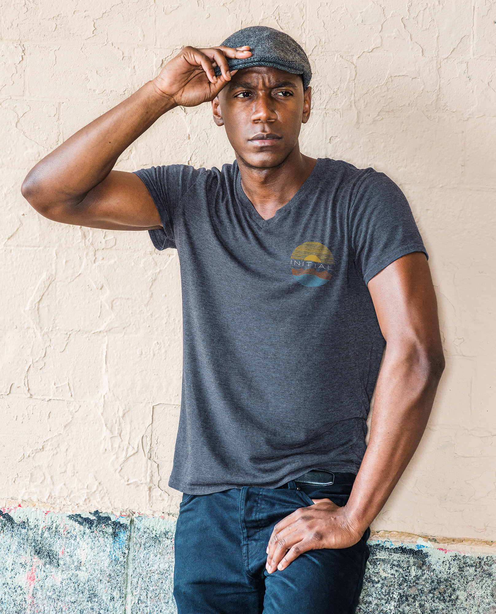 100221U - Unisex V-neck t-shirt - Attraction